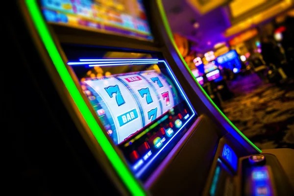 max389 login platform interface showing live casino and sportsbook sections